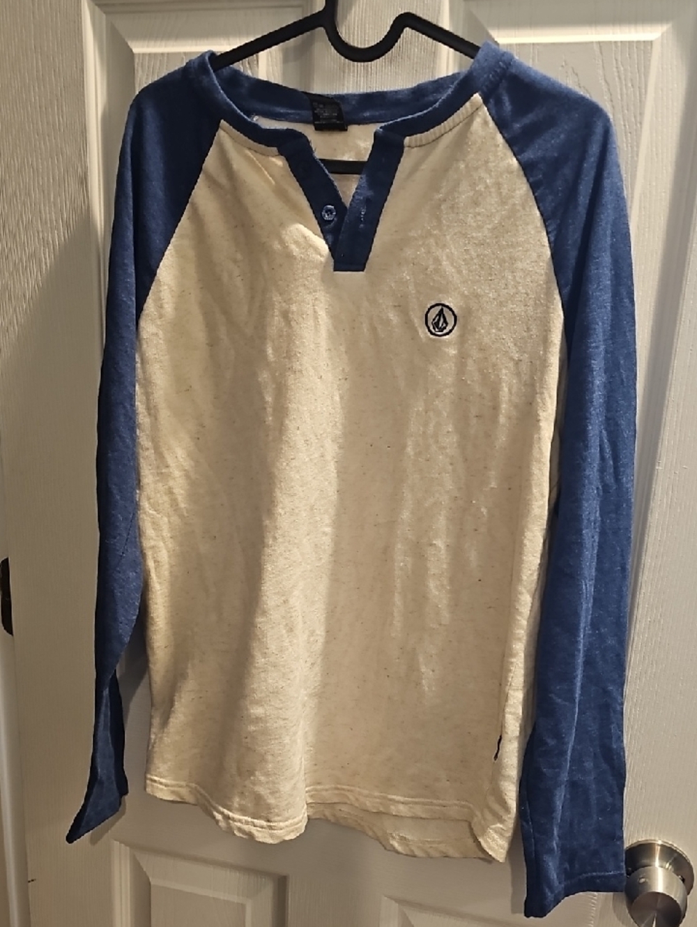 $7 LOWER PRICE IN BUNDLE Volcom White and Blue Long Sleeve Raglan Tee